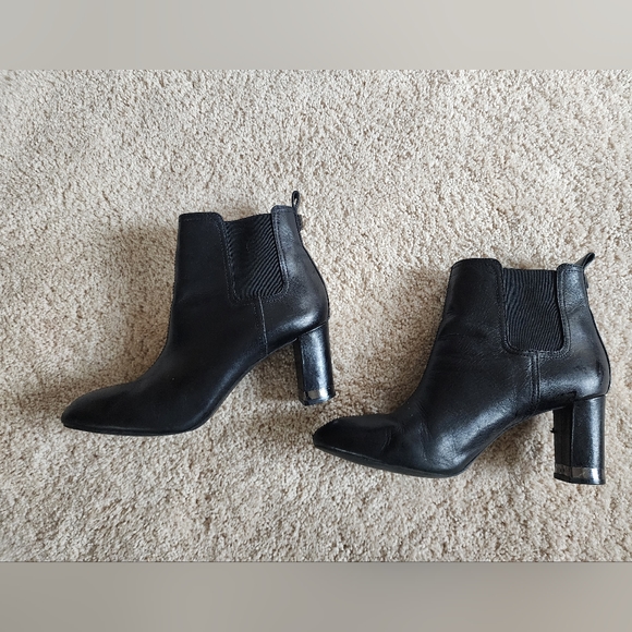 Tory Burch made in Brazil black leather size 9.5 M Chelsea heeled boots - Picture 6 of 16